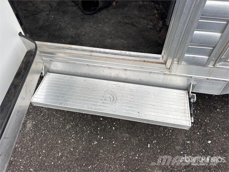4-Star 12 ft T/A Horse Trailer Dyretransport tilhenger