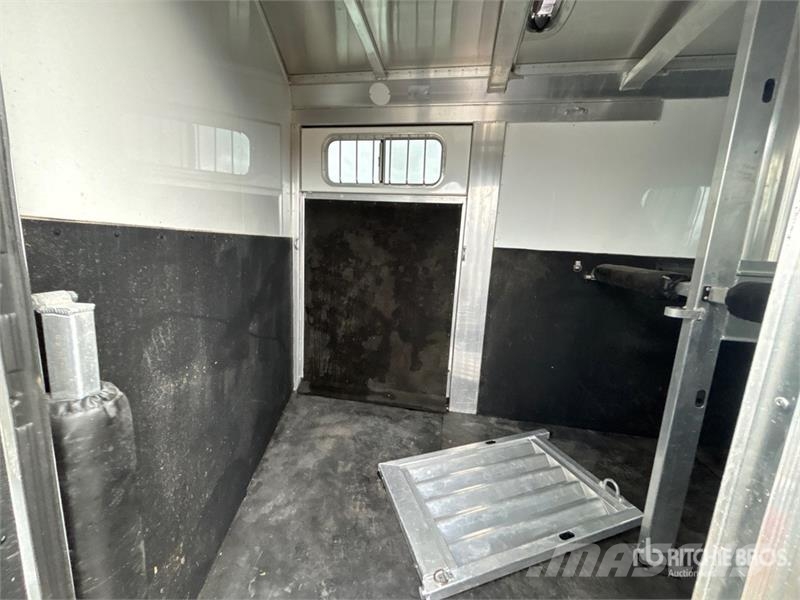 4-Star 12 ft T/A Horse Trailer Dyretransport tilhenger