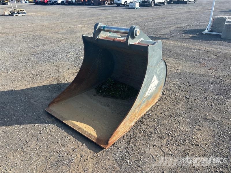 40 in Cleanup Excavator Bucket - Fits Liebherr A90 挖斗