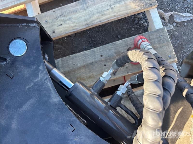  40 in Skid Steer Snow Pusher (Unused) حراثات ونصول الجليد
