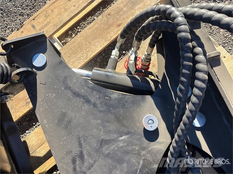 40 in Skid Steer Snow Pusher (Unused) حراثات ونصول الجليد