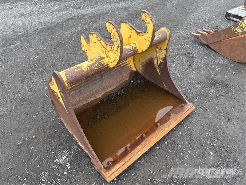  42 in 0.5 cyd Q/C Cleanup Bucket - Fits John Deere 挖斗