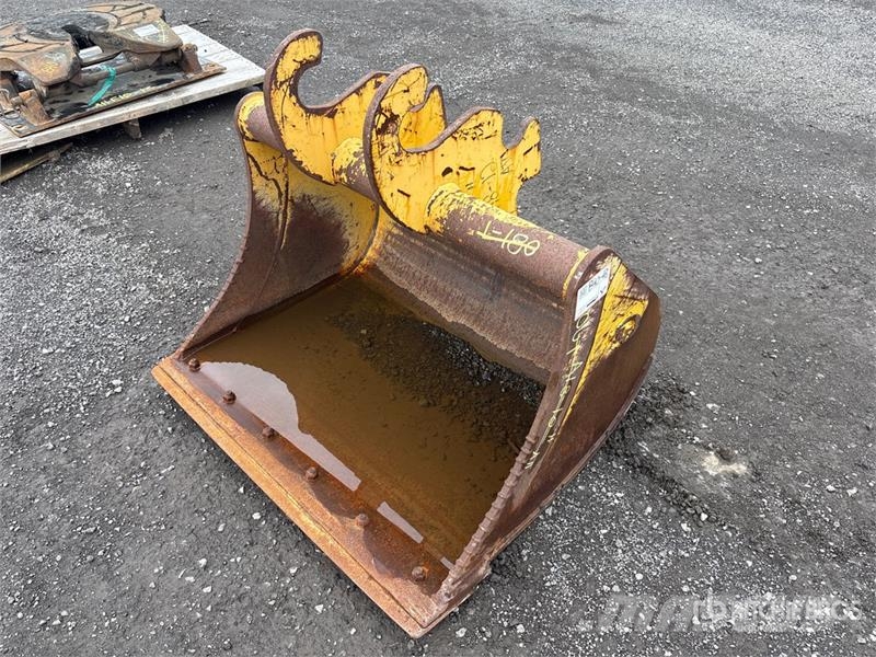  42 in 0.5 cyd Q/C Cleanup Bucket - Fits John Deere 挖斗