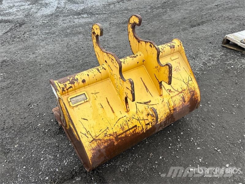  42 in 0.5 cyd Q/C Cleanup Bucket - Fits John Deere 挖斗