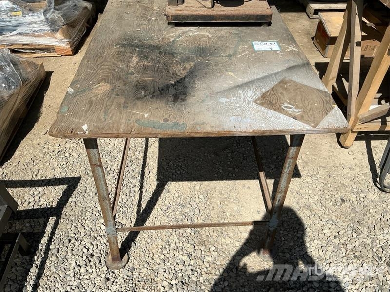 43" x 33" Workbench with a 14" Cut-off Saw Drugi deli