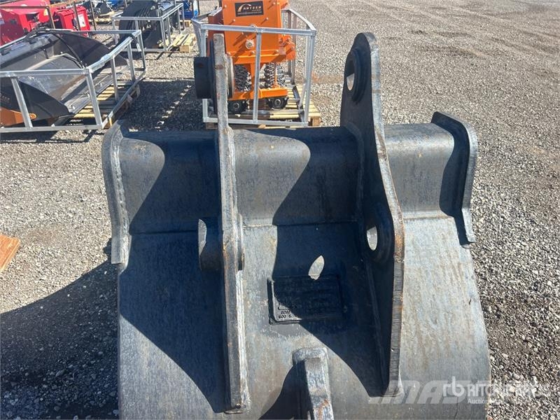  44 in Digging Excavator Bucket Buckets