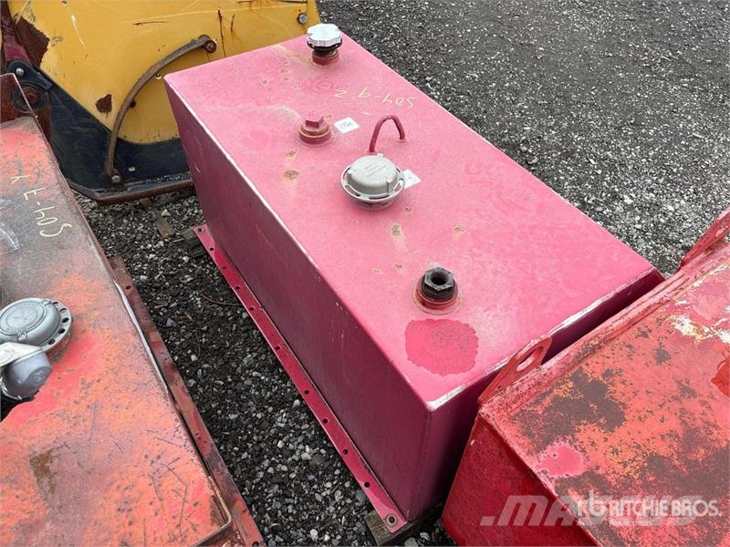  449 L Skid Mounted Steel Gasoline Fuel Tank صهاريج الوقود والصهاريج الإضافية