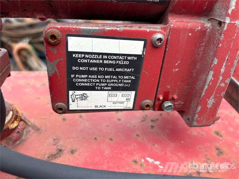  449 L Skid Mounted Steel Gasoline Fuel Tank صهاريج الوقود والصهاريج الإضافية