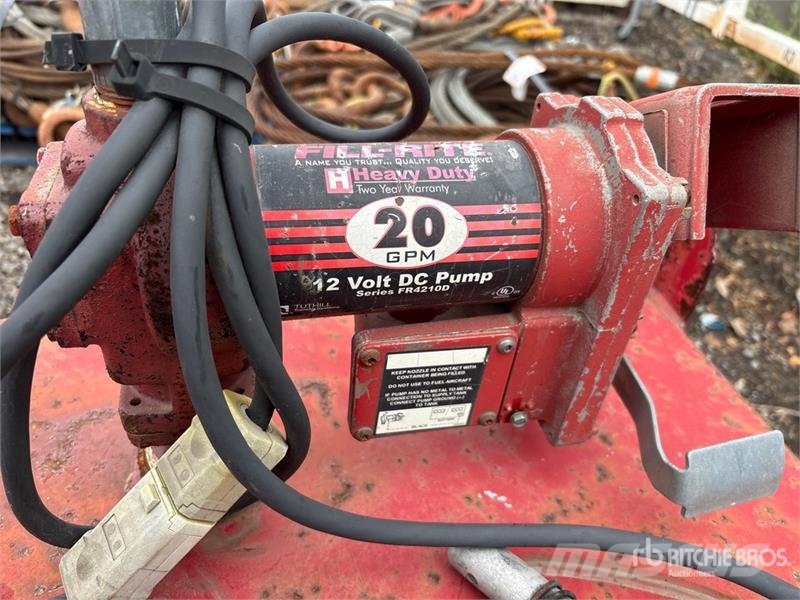  449 L Skid Mounted Steel Gasoline Fuel Tank صهاريج الوقود والصهاريج الإضافية