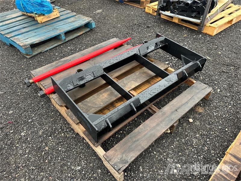 47 in Skid Steer Forks (Unused) Fourche