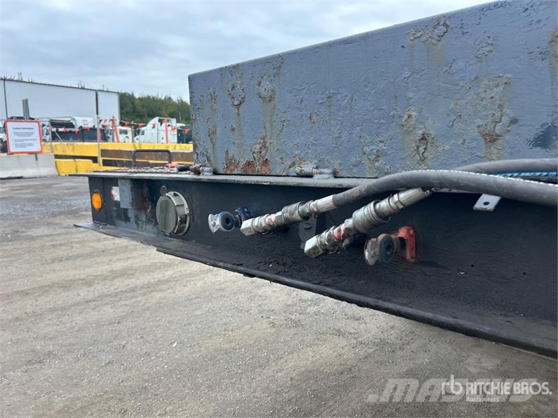 48 ft Tri/A Hydraulic Tail Trailer 平板拖车