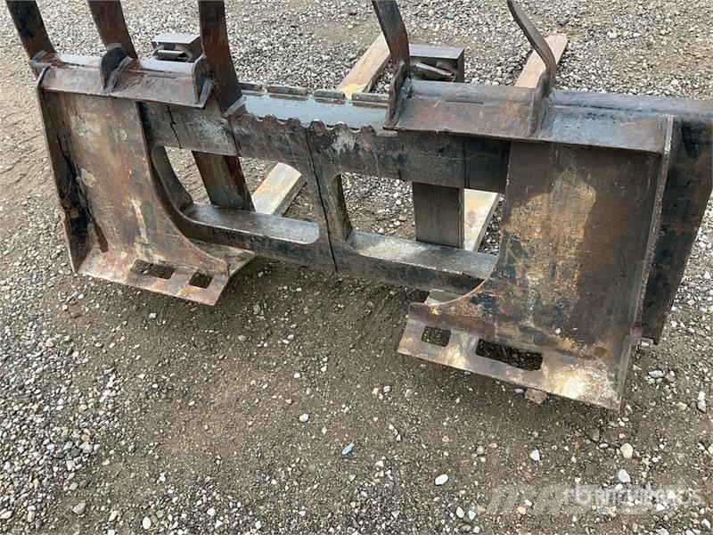 48 in Skid Steer Forks - Fits JCB 260 T Villák