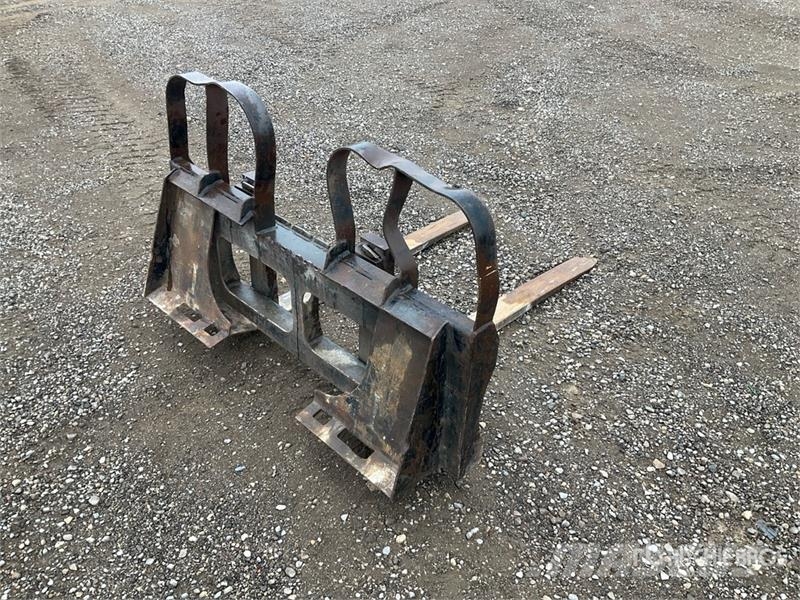 48 in Skid Steer Forks - Fits JCB 260 T Villák