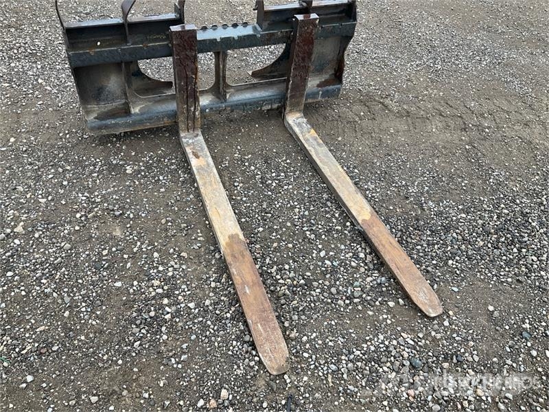 48 in Skid Steer Forks - Fits JCB 260 T Villák