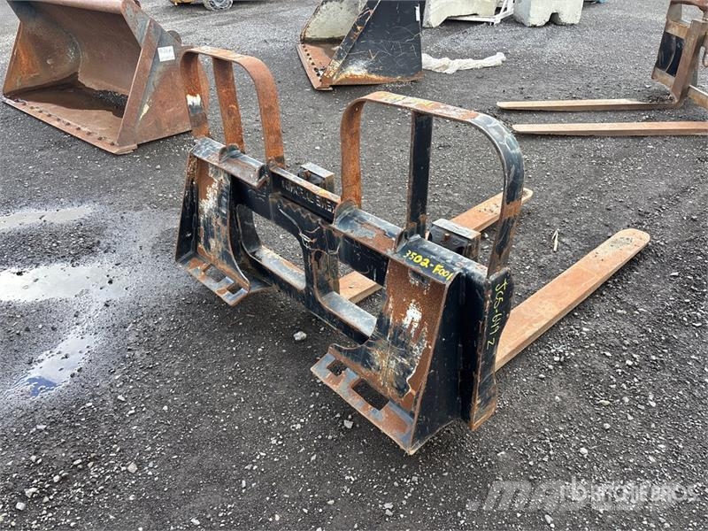 48 in Skid Steer Forks Fourche