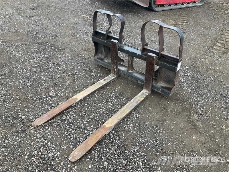 48 in Skid Steer Forks - Fits JCB 260 T Villák