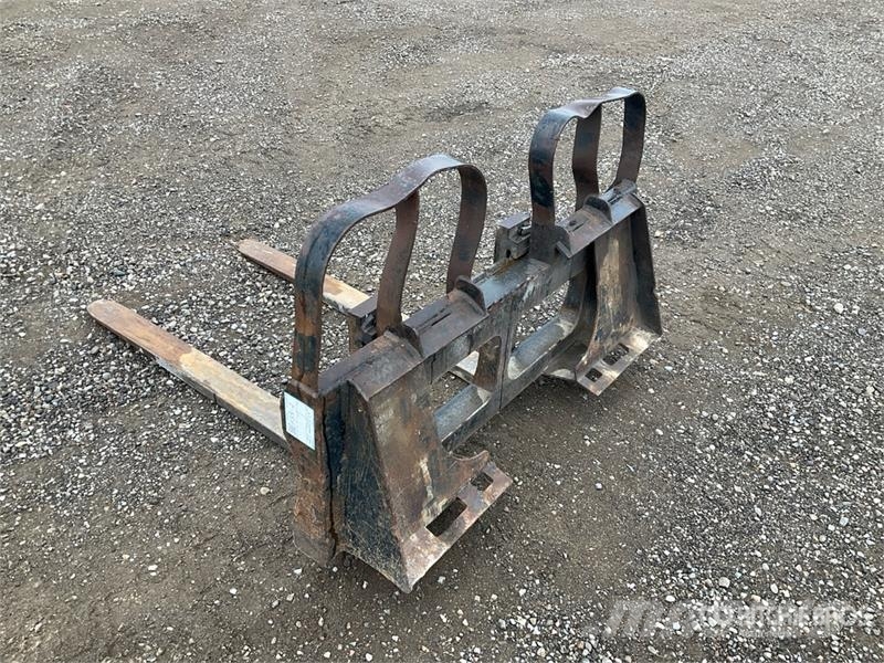 48 in Skid Steer Forks - Fits JCB 260 T Villák