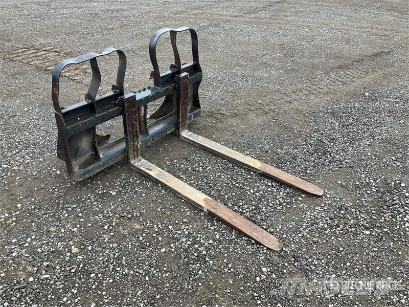 48 in Skid Steer Forks - Fits JCB 260 T Villák