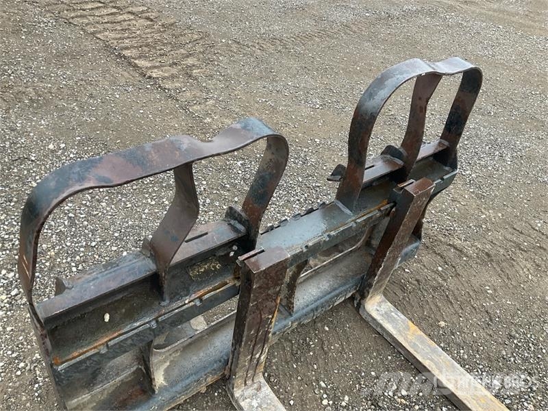 48 in Skid Steer Forks - Fits JCB 260 T Villák