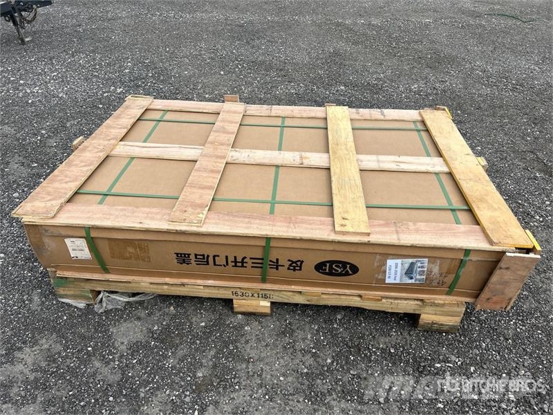  5.5 ft Truck Cap (Unused) Kabine in notranjost