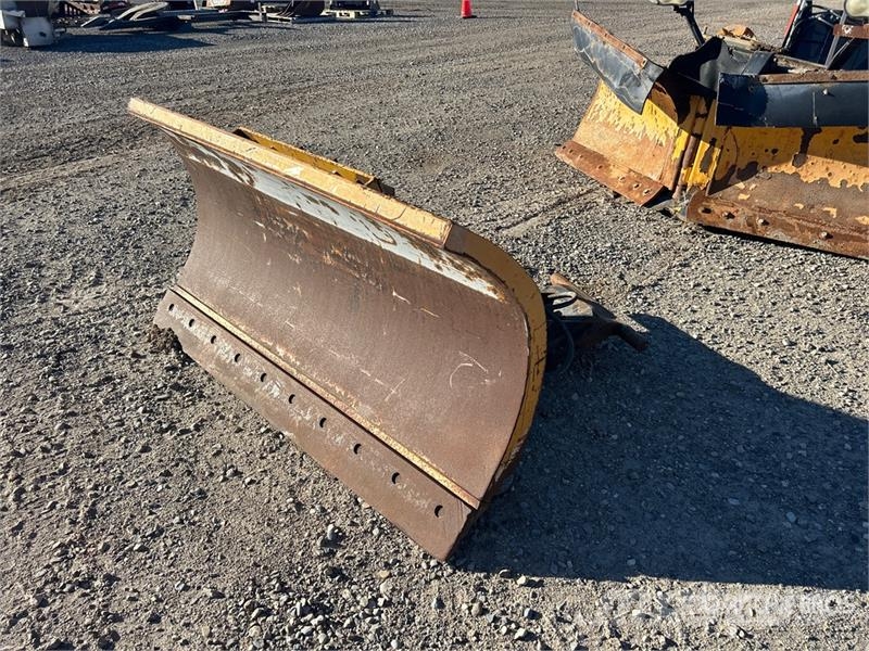  5 ft Truck Plow Attachment معدات النقل - غير ذلك