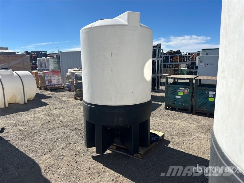 500 gal Poly Tank Brændstof- og tilsætningstank.