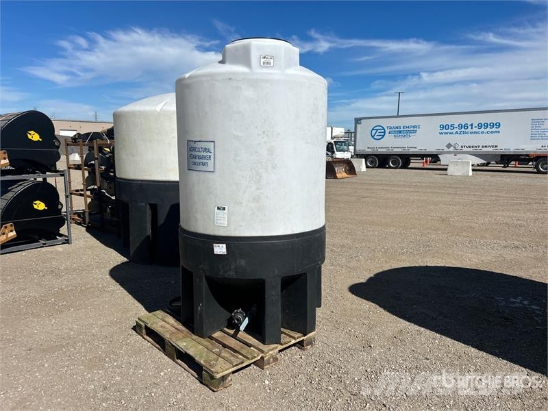 500 gal Poly Tank Brændstof- og tilsætningstank.