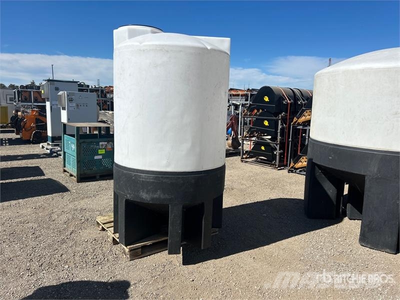 500 gal Poly Tank Brændstof- og tilsætningstank.