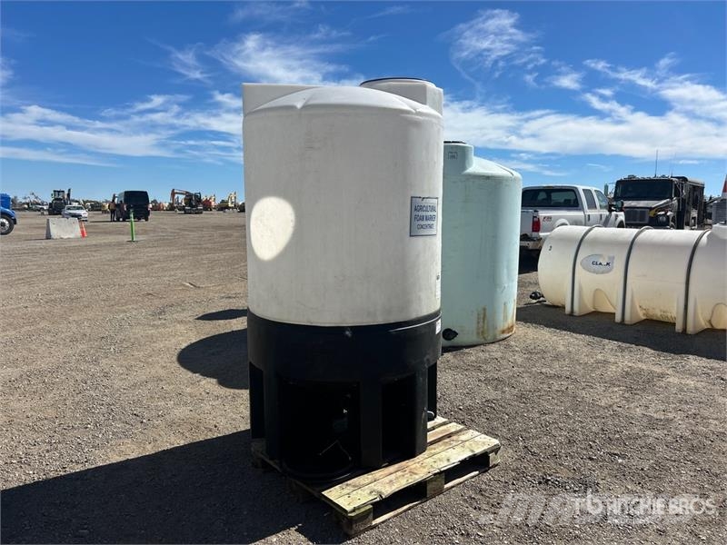 500 gal Poly Tank Brændstof- og tilsætningstank.