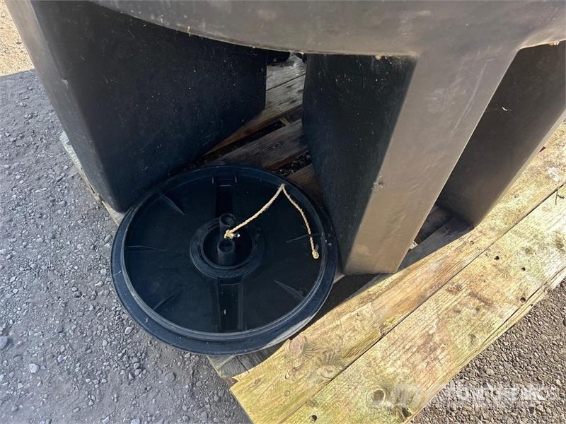 500 gal Poly Tank Brændstof- og tilsætningstank.