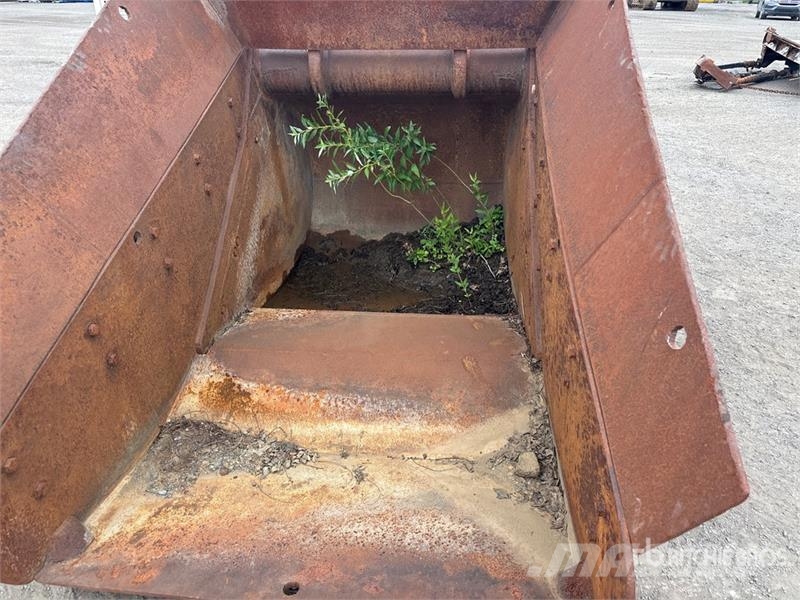 51 in Cleanup Excavator Bucket - Fits Cat 345 Godet