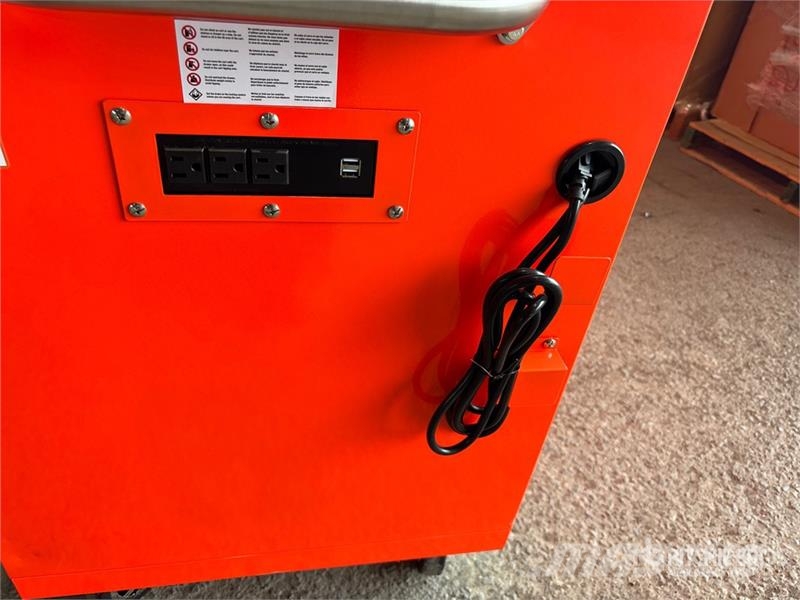 6 ft 17-Drawer Rolling Heavy-Duty Workbench Andre komponenter