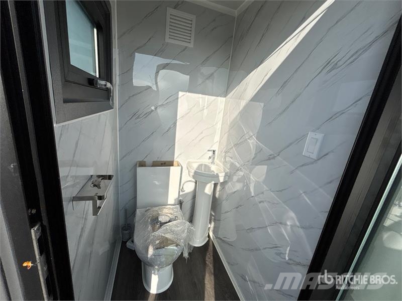 6 ft 9 in x 4 ft 2 in 2 Person Portable Toilet (Un Drugi deli