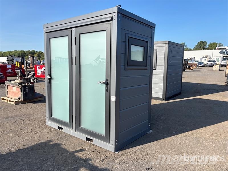 6 ft 9 in x 4 ft 2 in 2 Person Portable Toilet (Un Drugi deli