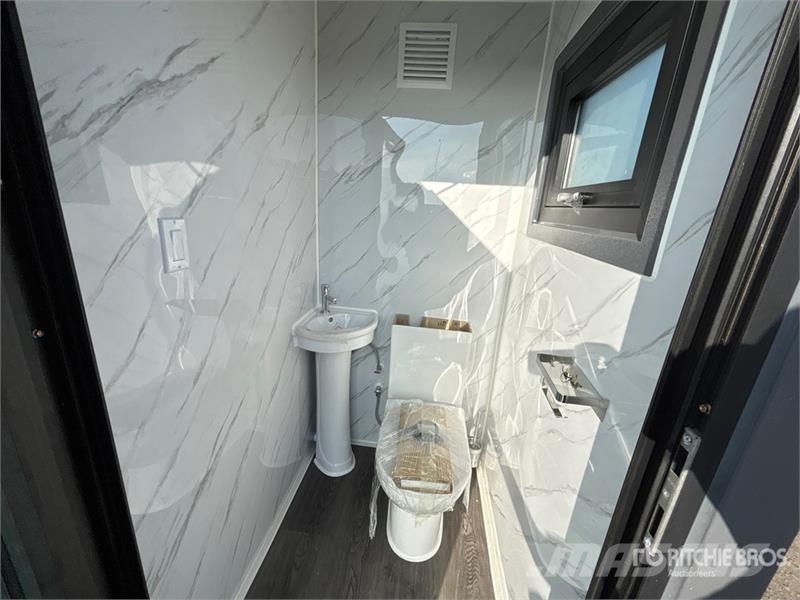 6 ft 9 in x 4 ft 2 in 2 Person Portable Toilet (Un Drugi deli