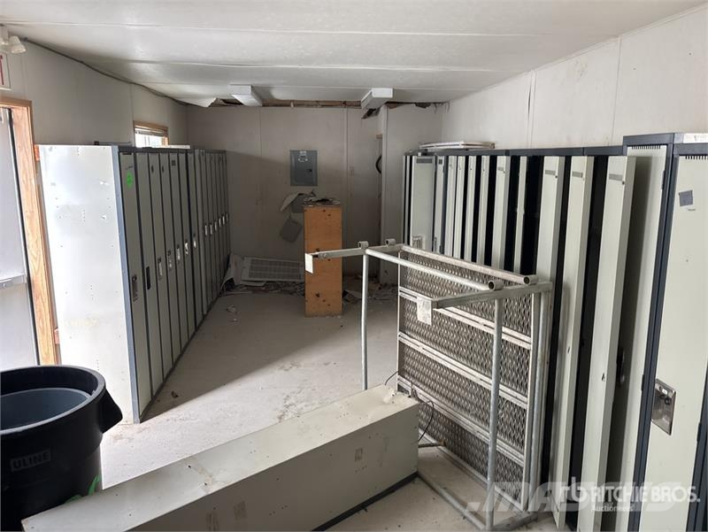 60 ft x 12 ft Skid-Mounted Locker Room Mobile Camp Työmaakopit