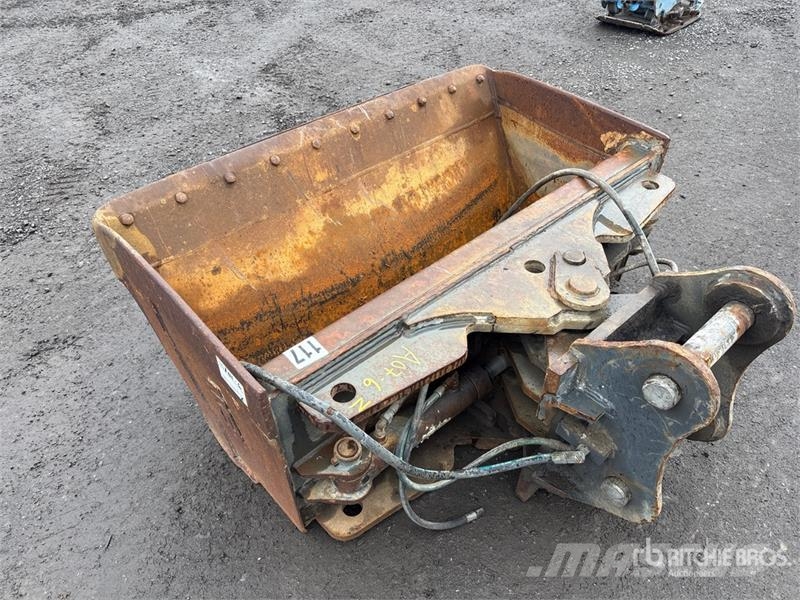  60 in 0.57 m3 Hydraulic Tilting Excavator Bucket - دلاء