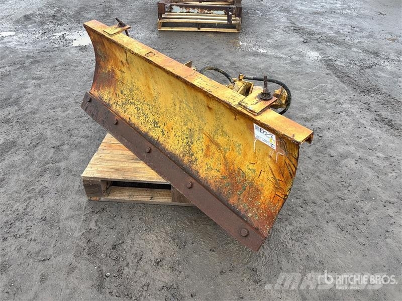 60 in Hydraulic Reversing Snow Plow Snežne daske i plugovi