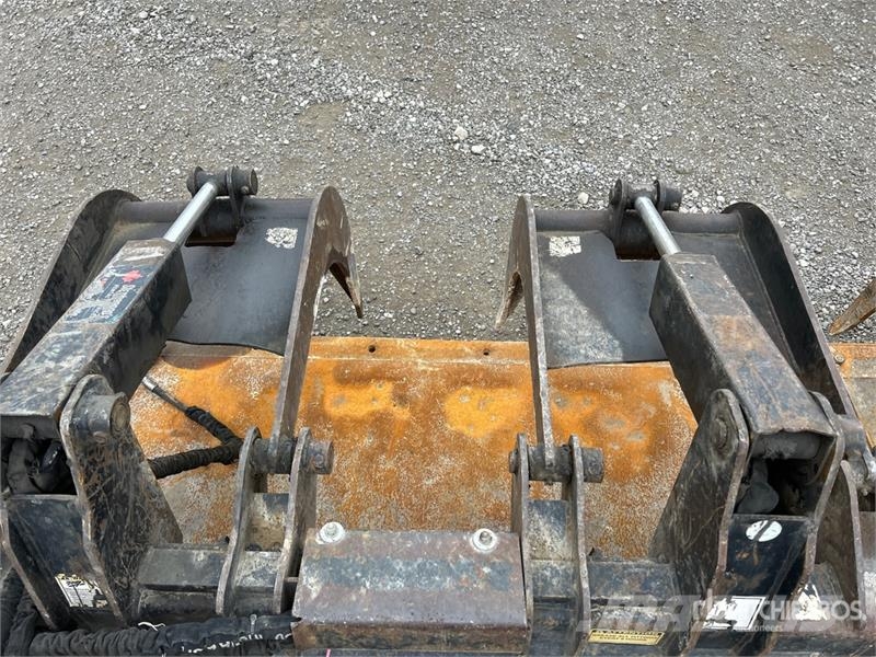 65 in Skid Steer Grapple Bucket Grijpers