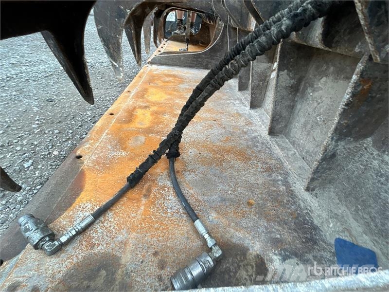 65 in Skid Steer Grapple Bucket Grijpers