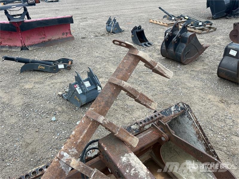  67 in Skid Steer Bucket and 38 in Grapple Bucket Otros componentes