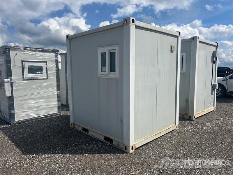 7 ft 5 in x 6 ft in Portable Toilet Drugi deli