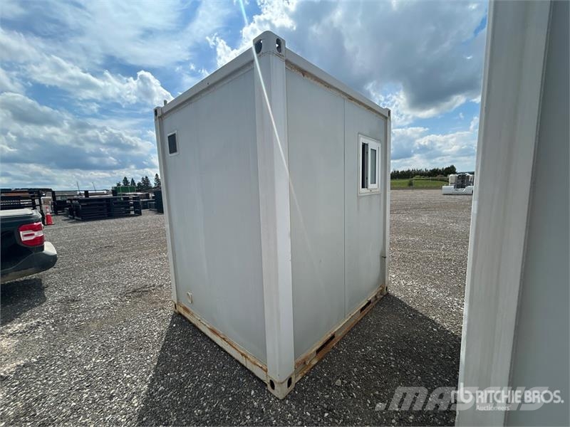 7 ft 5 in x 6 ft in Portable Toilet Drugi deli