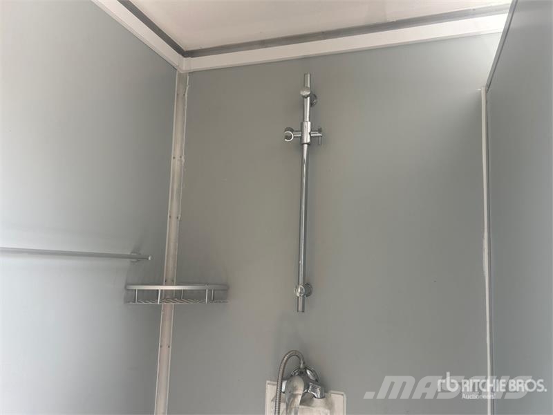 7 ft 5 in x 6 ft in Portable Toilet Drugi deli