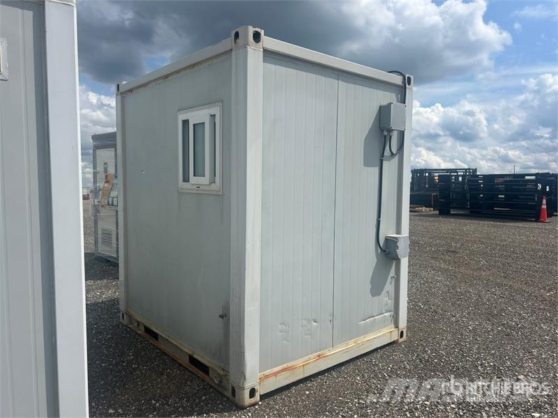 7 ft 5 in x 6 ft in Portable Toilet Drugi deli