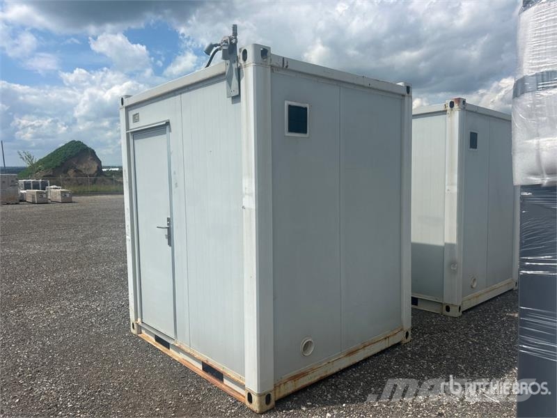 7 ft 5 in x 6 ft in Portable Toilet Drugi deli