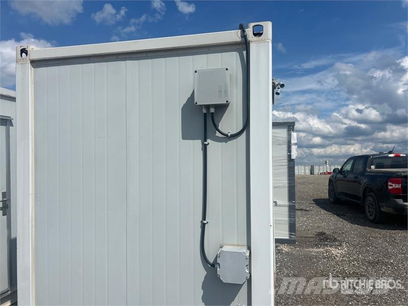 7 ft 5 in x 6 ft in Portable Toilet Drugi deli