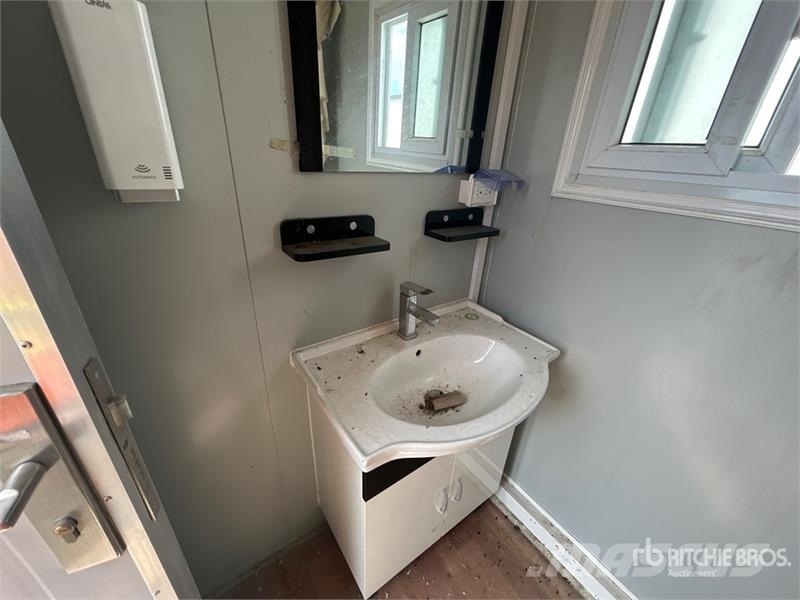 7 ft 5 in x 6 ft in Portable Toilet Drugi deli