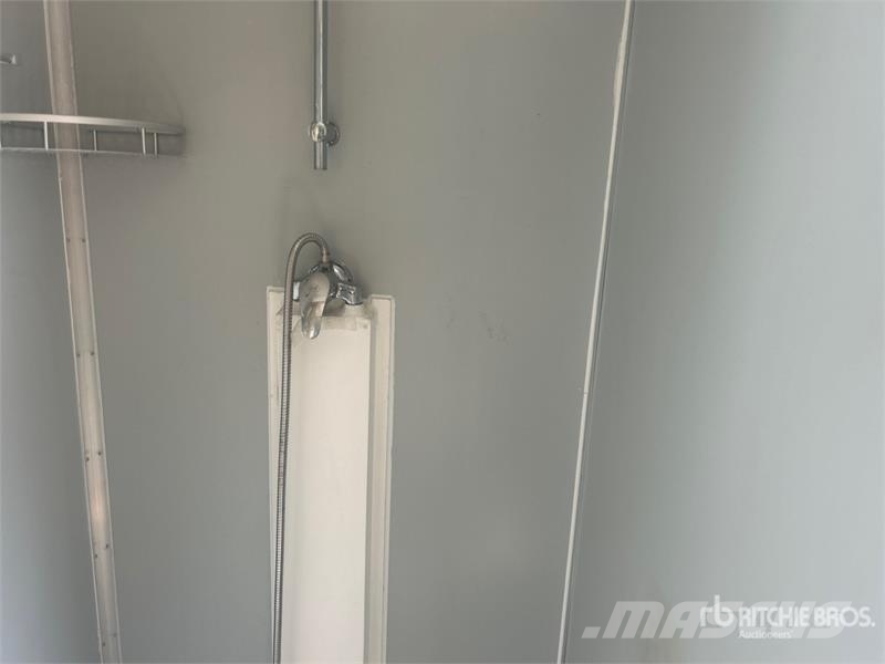 7 ft 5 in x 6 ft in Portable Toilet Drugi deli