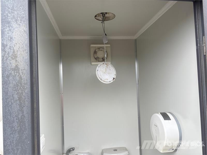  7 ft 6 in x 4 ft 3 in 1 Person Portable Toilet Andre komponenter